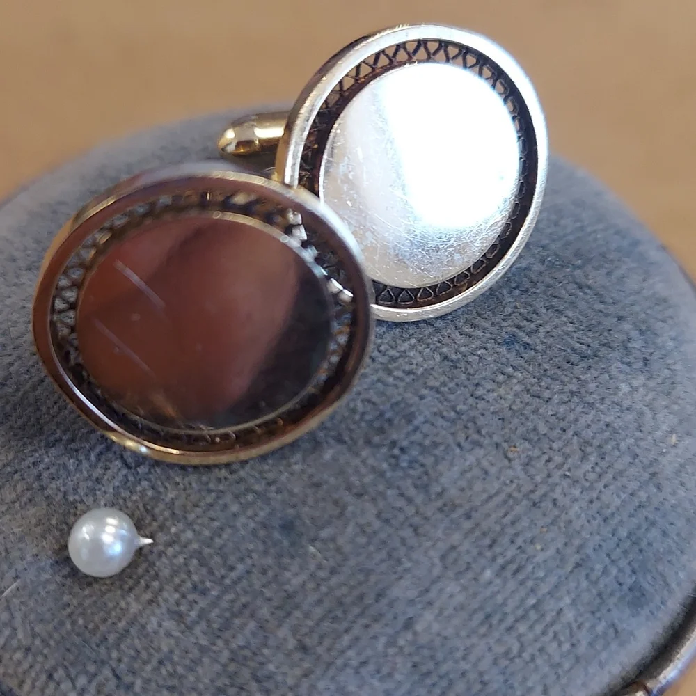 Vintage each cufflink